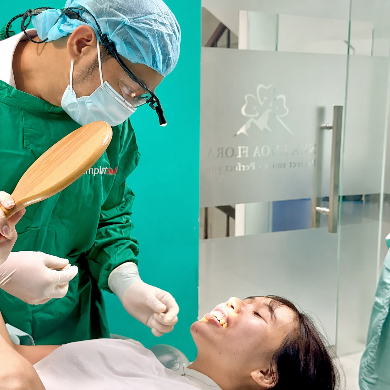 Khách hàng điều trị cười hở lợi 4