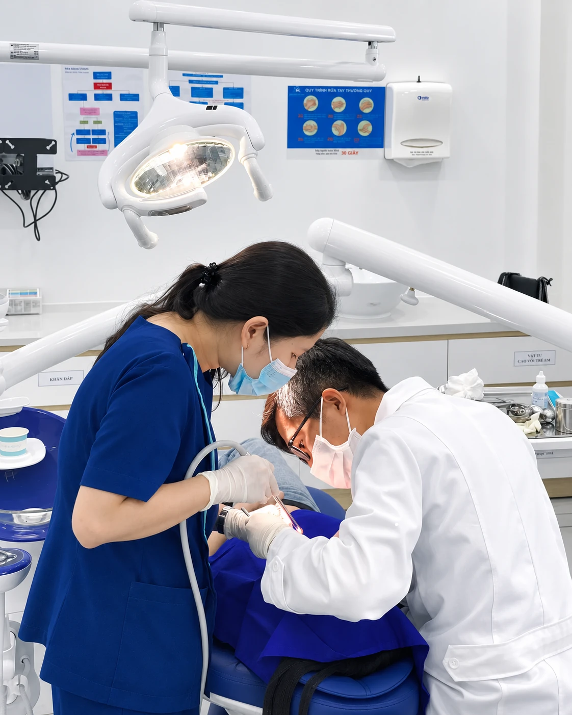 Khám và tiểu phẫu răng khôn êm dịu
