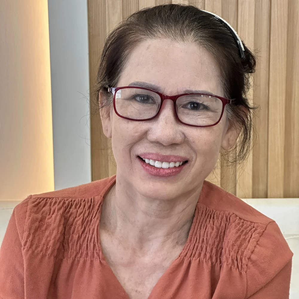 Cô Nguyễn Thị Liên Sau Khi Bọc Răng Sứ