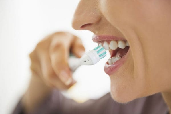 Không nên đánh răng quá nhiều khi bị hôi miệng