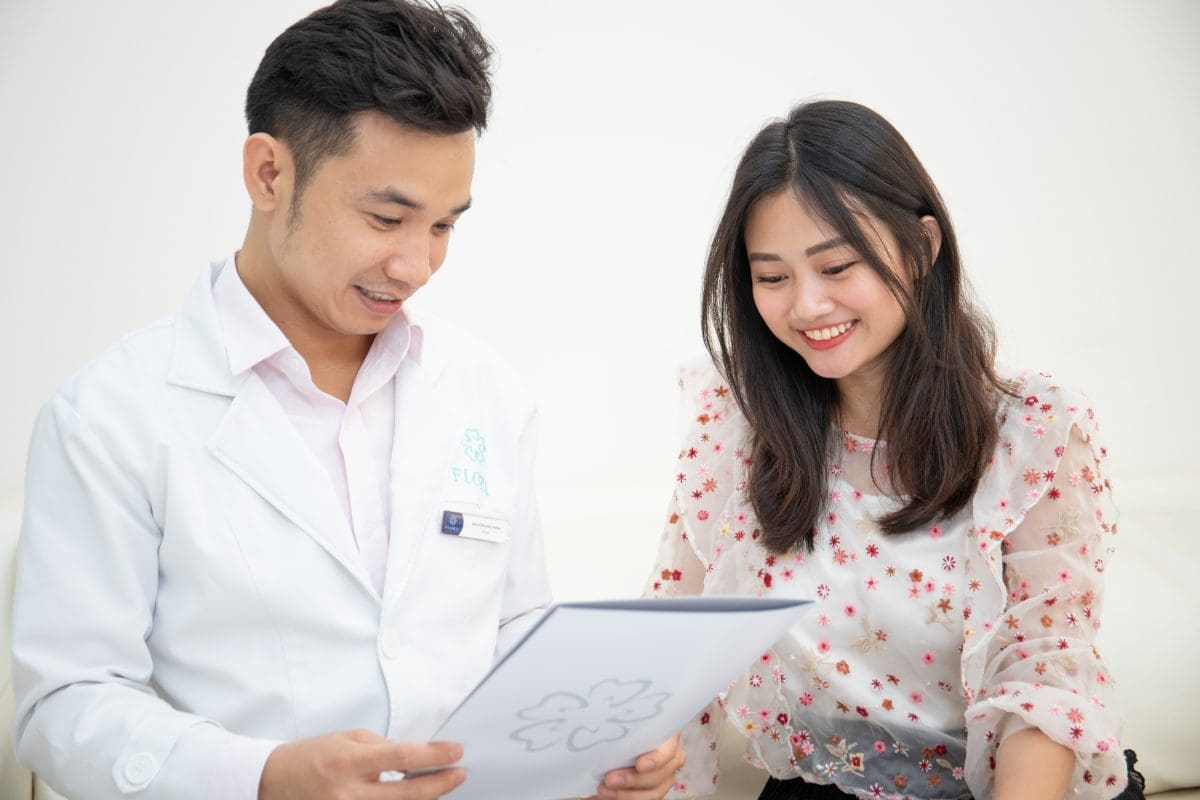 Bác sĩ Minh tư vấn sau khi bọc răng sứ (ảnh minh họa) Bác sĩ Minh tư vấn sau khi bọc răng sứ (ảnh minh họa)