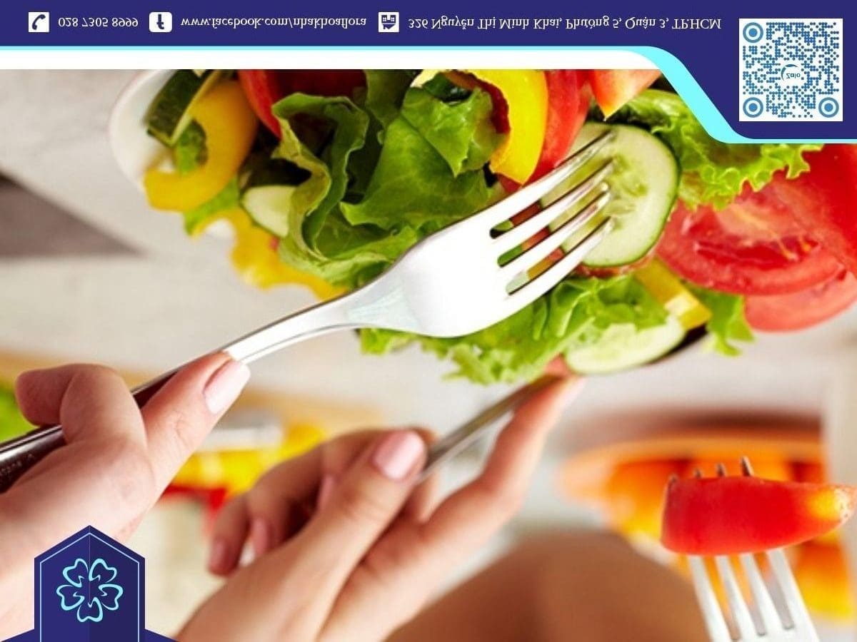 Bọc răng sứ bao lâu thì ăn được và nên ăn gì sau khi bọc răng sứ là các vấn đề được quan tâm (ảnh minh họa) Bọc răng sứ bao lâu thì ăn được và nên ăn gì sau khi bọc răng sứ là các vấn đề được quan tâm (ảnh minh họa)