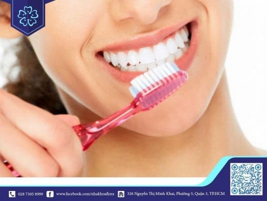 Lưu ý về vệ sinh răng miệng sau khi trồng răng Implant (ảnh minh họa) Chăm sóc răng implant - chải răng đúng cách