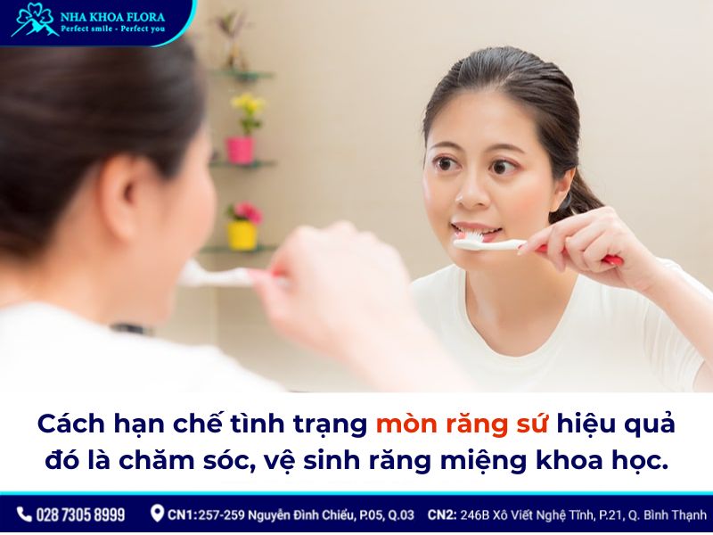 răng sứ có bị mòn không
